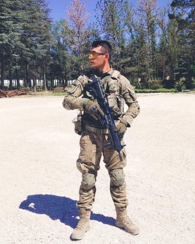 Şehit Astsubay Batuhan Şimşek, İzmir'de son yolculuğuna uğurlandı