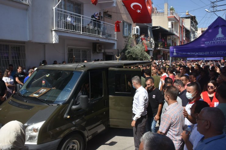Şehit Astsubay Şimşek'in cenazesi baba ocağında