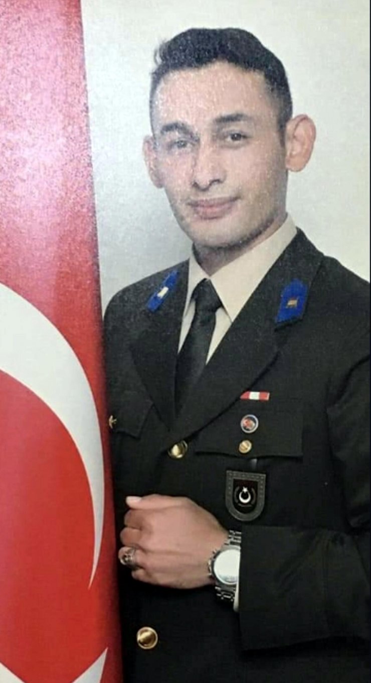 Şehit Astsubay Şimşek'in cenazesi baba ocağında