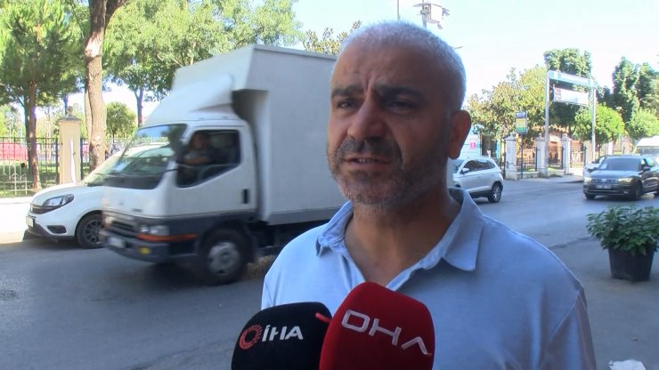 Zeytinburnu'nda yan atan araçta sıkışan sürücüyü arkadaşları kurtardı