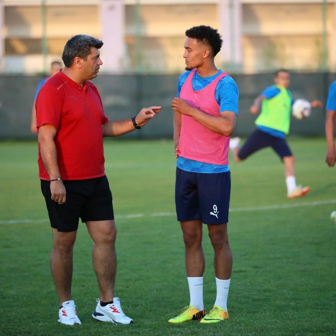 Afyonspor günü tek antrenman ile tamamladı