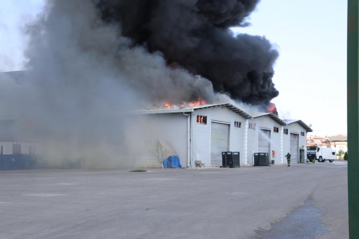 Denizli Emniyet Müdürlüğü'nün lojistik deposunda yangın