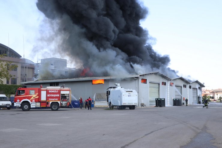Denizli Emniyet Müdürlüğü'nün lojistik deposunda yangın