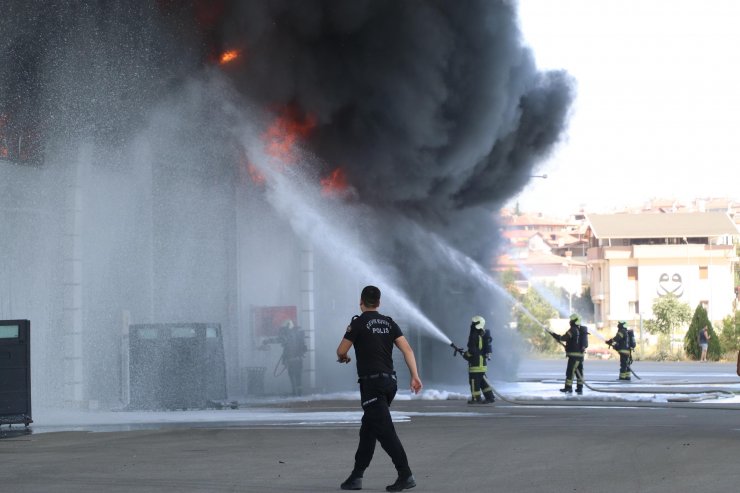 Denizli Emniyet Müdürlüğü'nün lojistik deposunda yangın