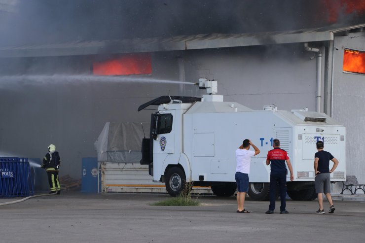 Denizli Emniyet Müdürlüğü'nün lojistik deposunda yangın