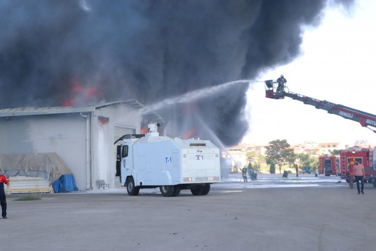 Denizli Emniyet Müdürlüğü'nün lojistik deposunda yangın