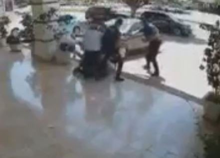 Diş polikliniğinde baston ve uçan tekmeli kira anlaşmazlığı kavgası