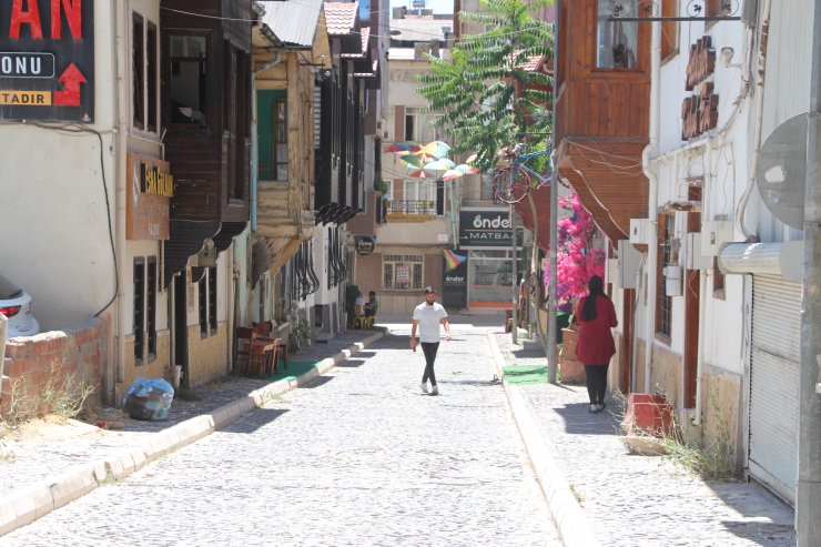 Elazığ'da sokaklar karantina günlerini hatırlattı