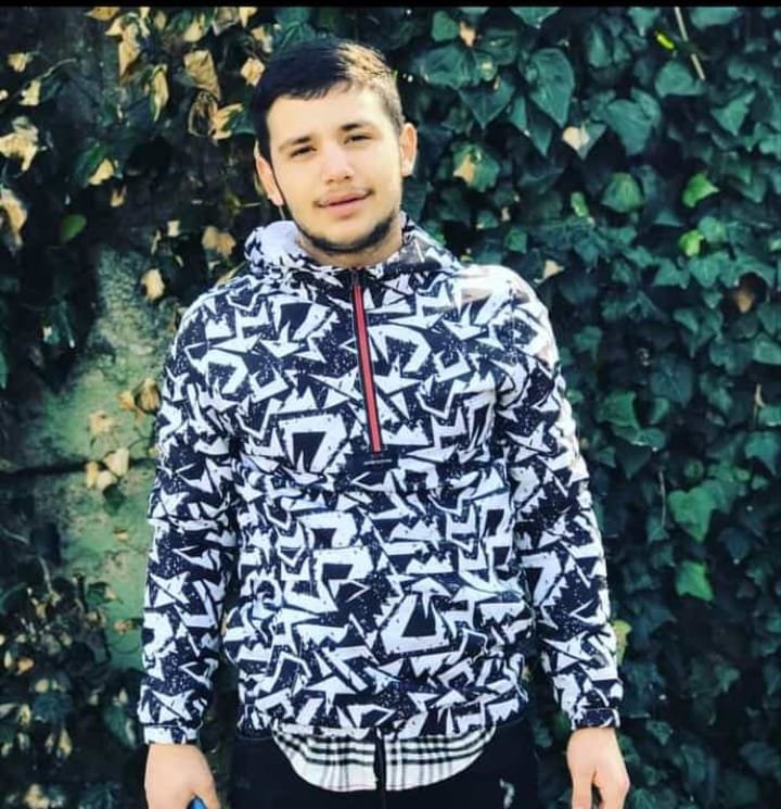 İki kardeş, tartıştıkları kişiyi sokak ortasında bıçaklayıp kaçtı