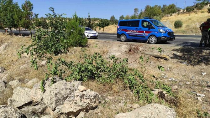 İşçi servisi kontrolden çıkarak ağaca çarptı: 15 yaralı