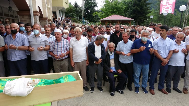 Kız isteme dönüşü kazada ölen anne-oğul, toprağa verildi