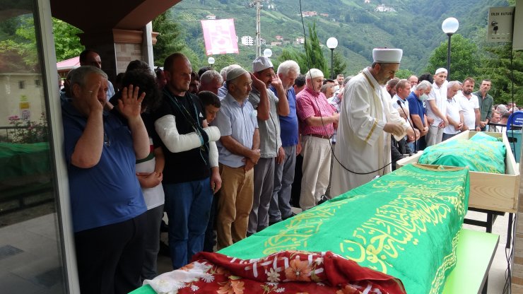Kız isteme dönüşü kazada ölen anne-oğul, toprağa verildi