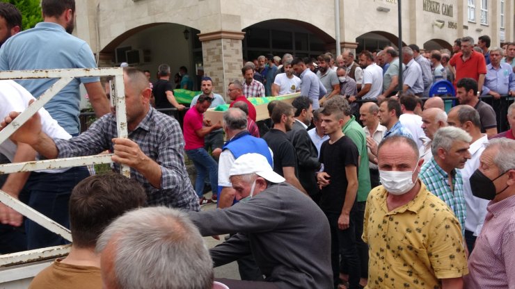 Kız isteme dönüşü kazada ölen anne-oğul, toprağa verildi