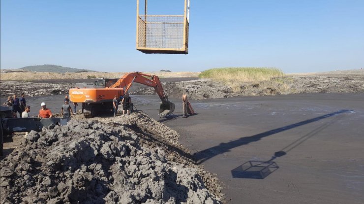 Kömür ocağında şlam havuzu çöktü; kaybolan kepçe operatörü aranıyor