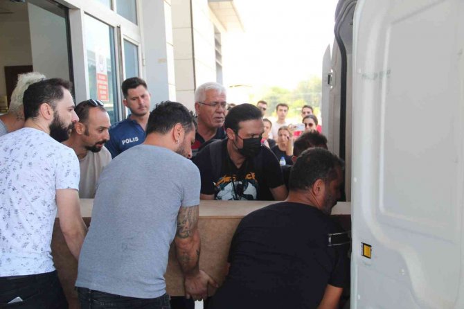 Motosiklet kazasında hayatını kaybeden genç öğretmenin cenazesi gözyaşları içinde alındı