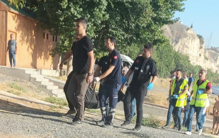 Serinlemek için Fırat Nehri'ne girdi; boğuldu