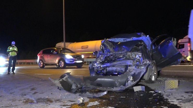 'U' dönüşü yapan TIR'la otomobil çarpıştı: 2 ölü, 2 ağır yaralı