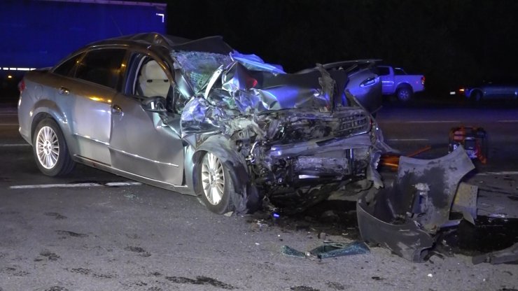'U' dönüşü yapan TIR'la otomobil çarpıştı: 2 ölü, 2 ağır yaralı