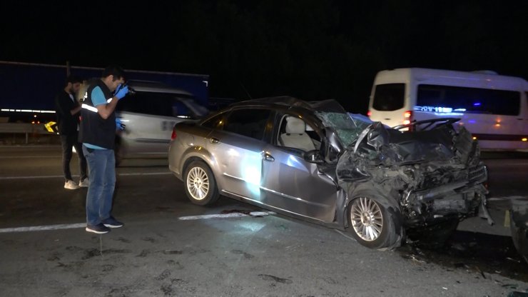 'U' dönüşü yapan TIR'la otomobil çarpıştı: 2 ölü, 2 ağır yaralı