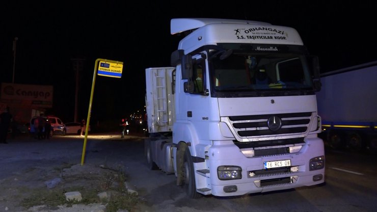 'U' dönüşü yapan TIR'la otomobil çarpıştı: 2 ölü, 2 ağır yaralı