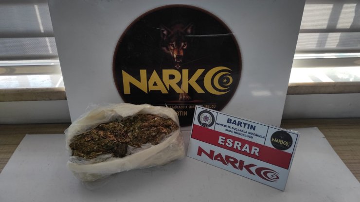 Uyuşturucuyla yakalanan polis memuru tutuklandı