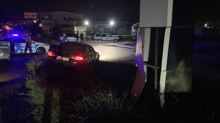 4.25 promil alkollü sürücü, kaza yaptığı lüks otomobili hurdaya çevirdi