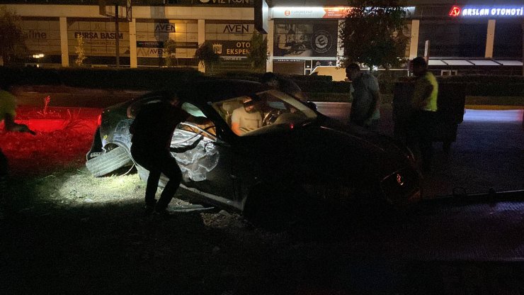 4.25 promil alkollü sürücü, kaza yaptığı lüks otomobili hurdaya çevirdi