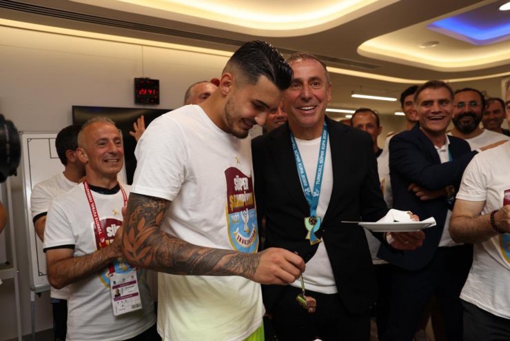 Abdullah Avcı’ya doğum günü sürprizi