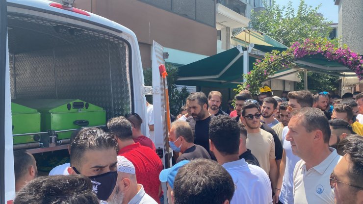 Alev alan otomobilde ölen Ömer'in babası: Hediyeni beklerken cenazen geldi