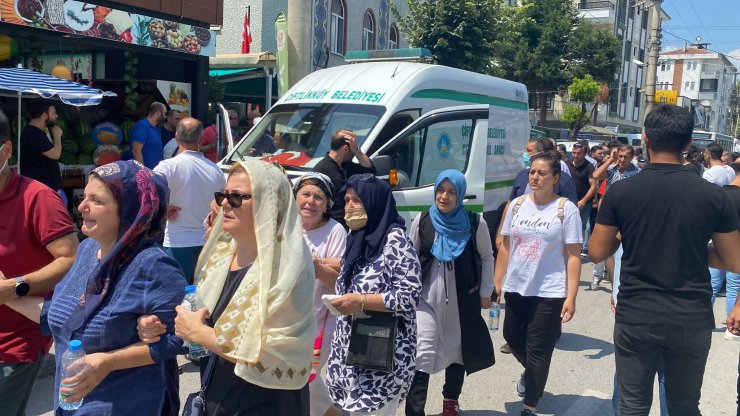 Alev alan otomobilde ölen Ömer'in babası: Hediyeni beklerken cenazen geldi