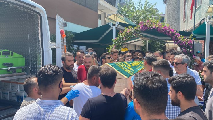Alev alan otomobilde ölen Ömer'in babası: Hediyeni beklerken cenazen geldi