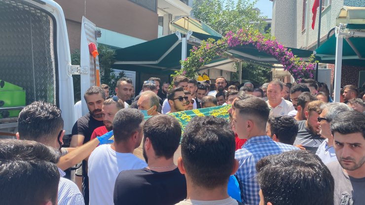 Alev alan otomobilde ölen Ömer'in babası: Hediyeni beklerken cenazen geldi