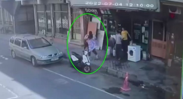 Bağcılar'da kapkaççılar kamerada