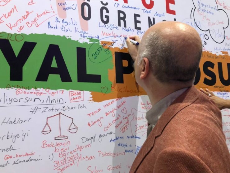 Bakan Karaismailoğlu tercih destek programında öğrencilerle buluştu