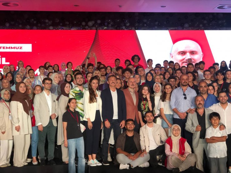 Bakan Karaismailoğlu tercih destek programında öğrencilerle buluştu