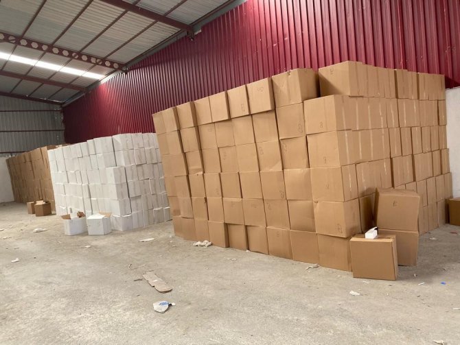 Bakan Soylu, 39 milyon boş makaron ele geçiren Adana polisini tebrik etti