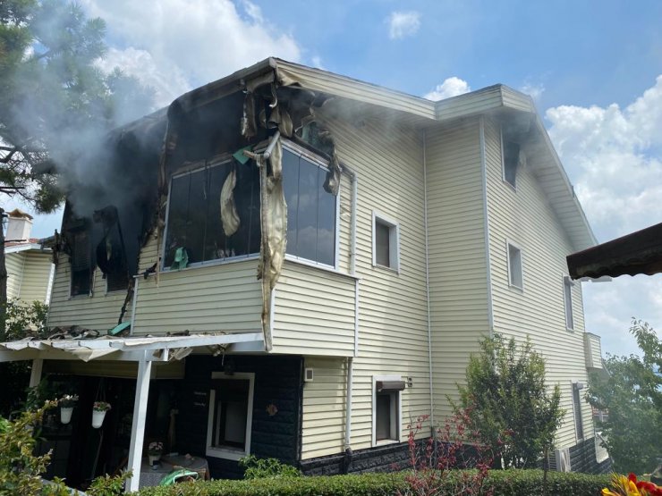 Büyükçekmece'de villada yangın