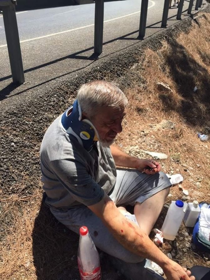 Devrilen çimento yüklü tırdaki yangın söndürüldü