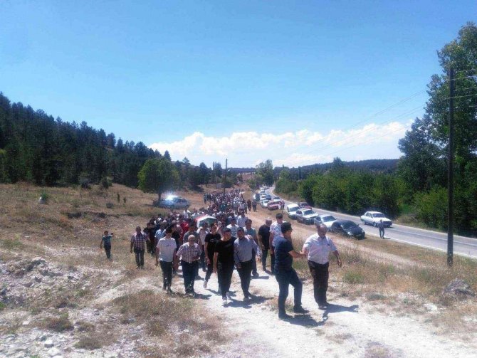 Emet’te trafik kazasında hayatını kaybeden genç kız toprağa verildi