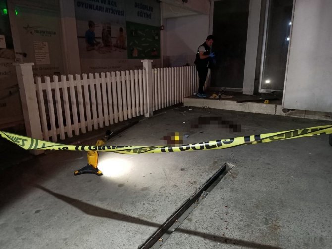 Esenyurt’ta yabancı uyruklu kadın 5’inci kattan düşerek hayatını kaybetti