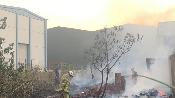 Esnafla tartışınca dikkat çekmek için yangın çıkarmış