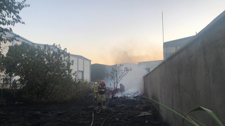 Esnafla tartışınca dikkat çekmek için yangın çıkarmış