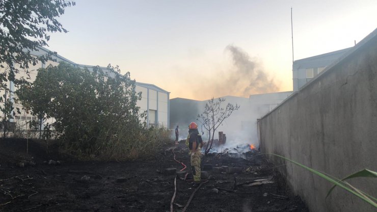 Esnafla tartışınca dikkat çekmek için yangın çıkarmış