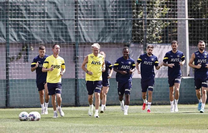 Fenerbahçe, Slovacko maçına hazırlanıyor