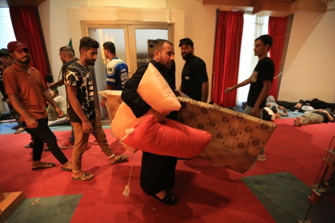 Irak'ta Sadr destekçileri, Yeşil Bölge'deki oturma eylemini sürdürüyor