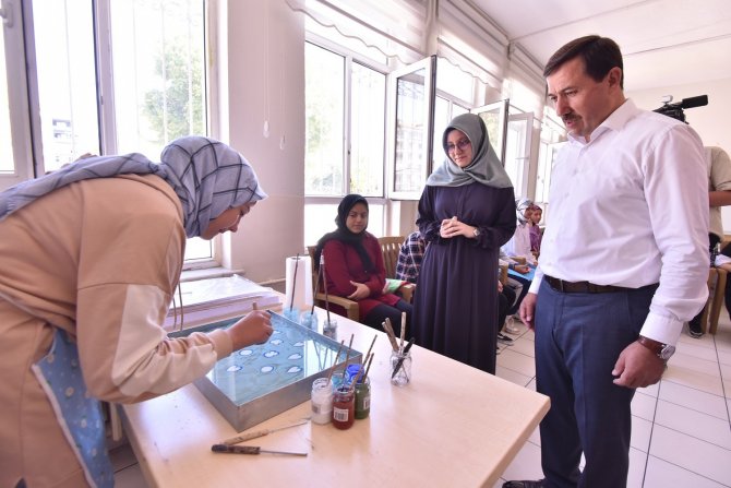 Karatay Gençlik Meclisi Yaz Okulu eğitimleri sürüyor