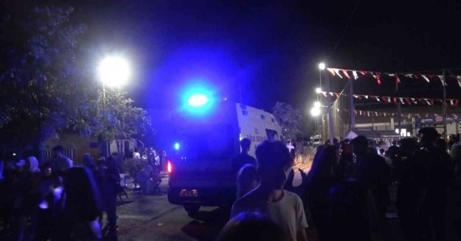 Konserde yumruklar havada uçuştu