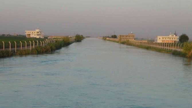 Koyun otlatırken kanala düşen çocuk kayboldu