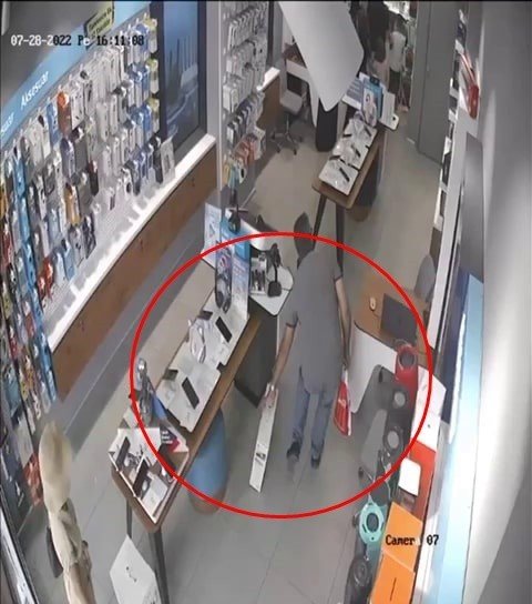 Robot süpürgeyi kendi mallarıymış gibi alıp gittiler