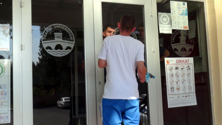 Selfie yaparken sınavı kaçırıyordu